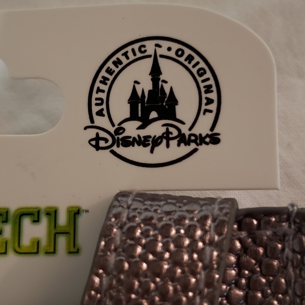 Authentic Disney ticket/pass/card holder - Picture 5 of 6